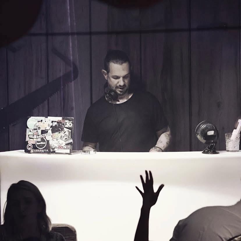 Tanzende Menschen bei einem KÖTERMUKKE Event in Linz